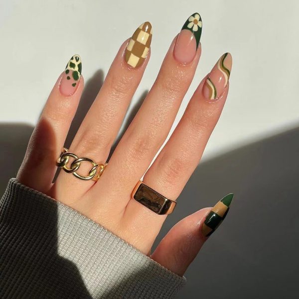 Vintage checkerboard Medium nails