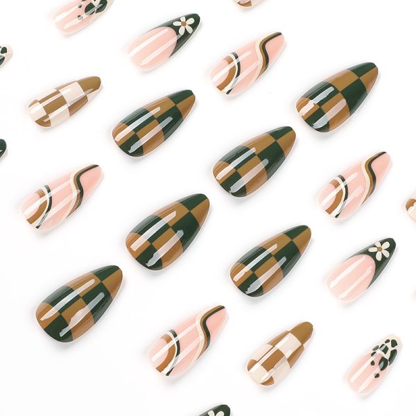 Vintage checkerboard Medium nails - Image 3